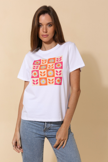 Grossiste Attrait Paris - T-shirt en coton décoré d'un patchwork floral coloré