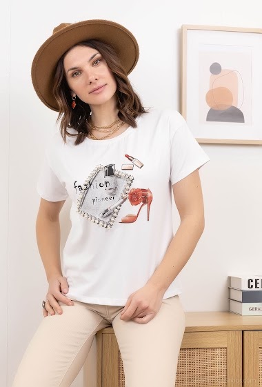 Großhändler Attrait Paris - Bedrucktes Baumwoll-T-Shirt mit Modeillustration und aufgestickten Perlen