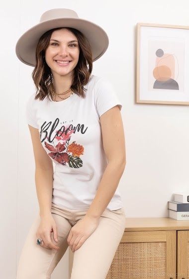 Wholesaler Attrait Paris - Printed cotton t-shirt with « let it bloom » illustration and strass