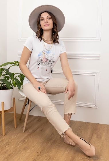 Grossiste Attrait Paris - T-shirt en coton imprimé avec illustration « Walking around the city »
