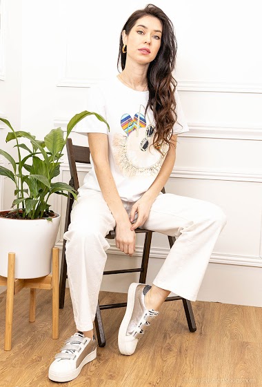 Grossiste Attrait Paris - T-shirt en coton imprimé avec sac de plage à franges et accessoires illustrés
