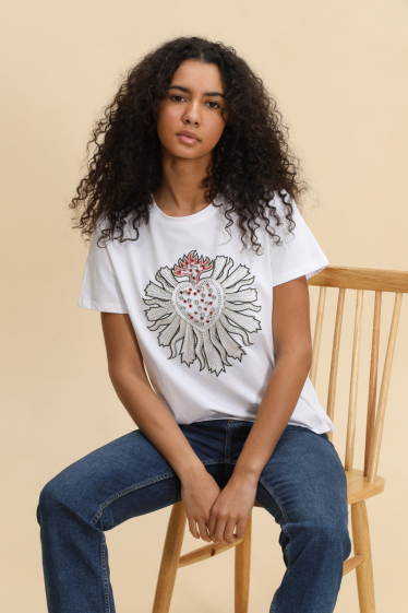 Grossiste Attrait Paris - T-shirt en coton imprimé avec visuel relief cœur pétales