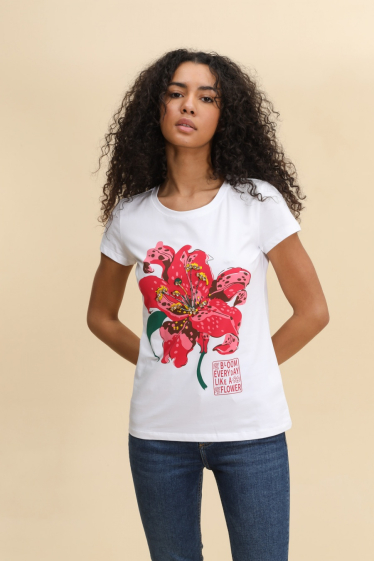 Grossiste Attrait Paris - T-shirt en coton imprimé avec visuel relief fleurs vives