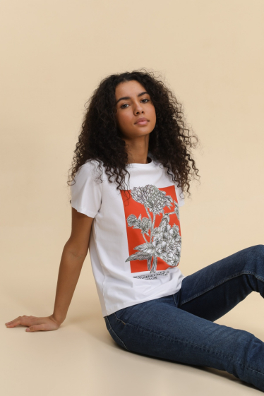 Grossiste Attrait Paris - T-shirt en coton imprimé avec visuel relief gravure fleurs