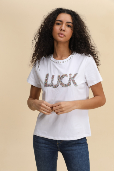 Grossiste Attrait Paris - T-shirt en coton imprimé avec visuel relief LUCK col perles