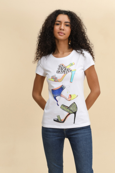 Grossiste Attrait Paris - T-shirt en coton imprimé avec visuel relief talons aiguilles