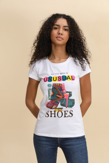 Grossiste Attrait Paris - T-shirt en coton imprimé avec visuel relief unusual shoes