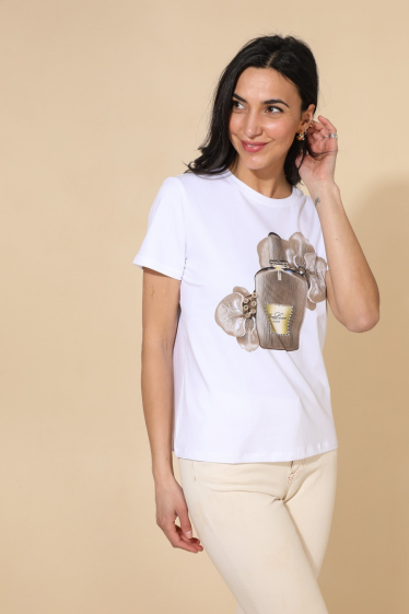 Großhändler Attrait Paris - Baumwoll-T-Shirt mit Herzmalerei-Textdruck