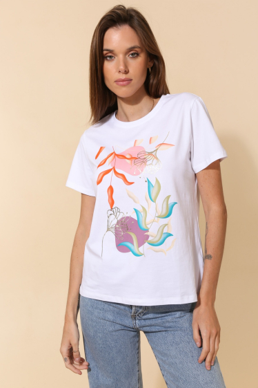 Grossiste Attrait Paris - T-shirt en coton orné de fleurs stylisées et dynamiques