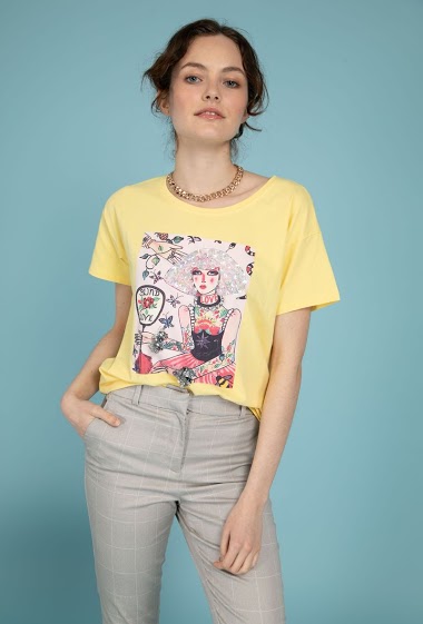 Großhändler Attrait Paris - Illustrations-T-Shirt mit tätowierter Frau