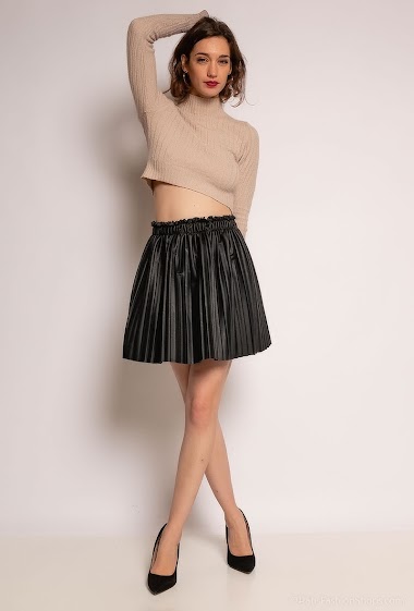 pleated skirt