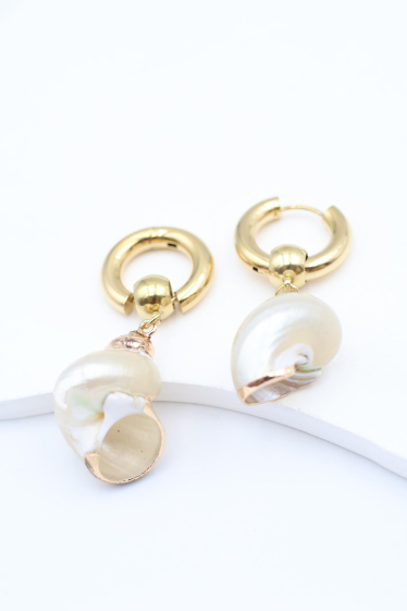 Grossiste Beli & Jolie - Boucles d'oreilles pendantes en acier inoxydable avec coquillages
