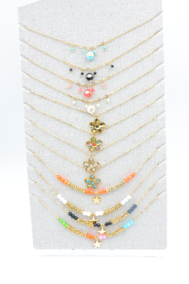 Wholesaler Beli & Jolie - Set of 12 stainless steel necklaces with display