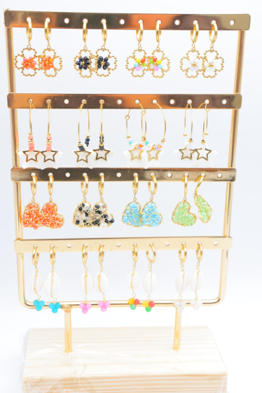 Wholesaler Beli & Jolie - Set of 16 earrings with display