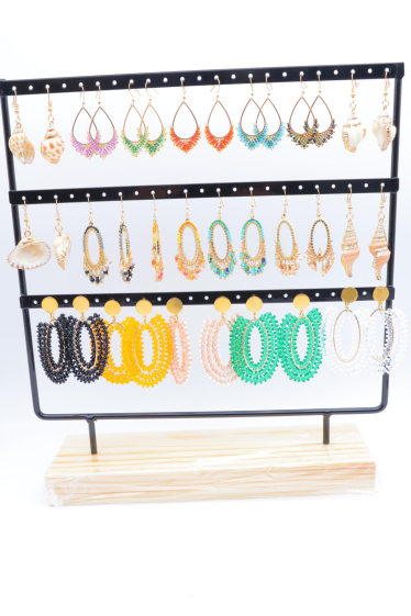 Wholesaler Beli & Jolie - Set of 18 earrings with display