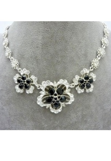 Grossiste BELLE MISS - collier fleur argenté avec cristal blanc et noir