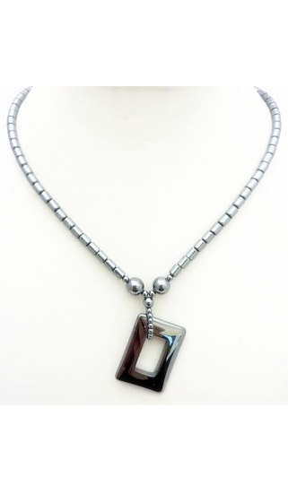 Grossiste BELLE MISS - collier pendentif en hématite motif rectangle