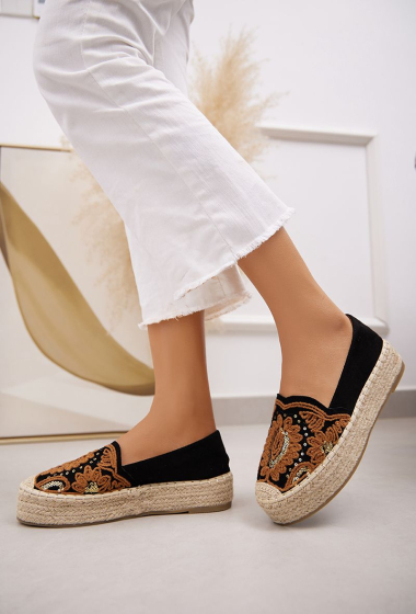 Wholesaler Belle Women - Wedge espadrille with embroidered floral pattern