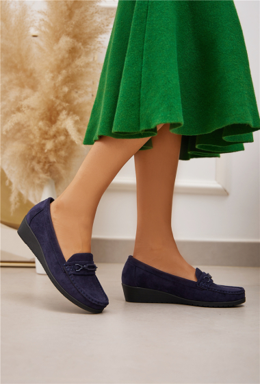 Wholesaler Belle Women - Comfort suede platform loafers with a buckle