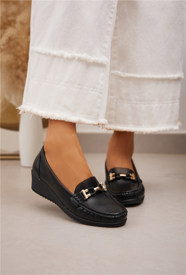 Wholesaler Belle Women - Comfortable platform loafers with a buckle