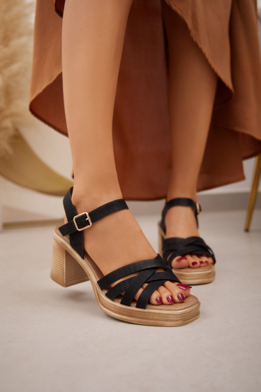 Wholesaler Belle Women - Block heel sandal with crossed strap