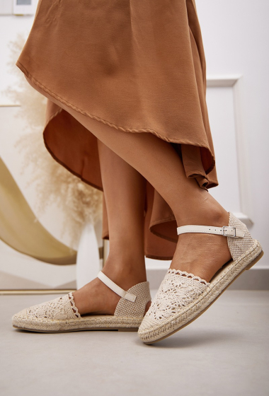 Sandale style espadrille avec motif dentelle