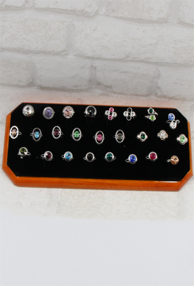 Mayorista Bellissima - Juego de anillos de cristal Swarovski de 25 piezas con expositor incluido.