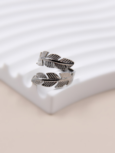 Wholesaler Bellissima - Adjustable stainless steel leaf ring.