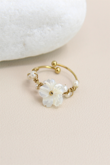 Wholesaler Bellissima - Adjustable pearly flower ring in stainless steel