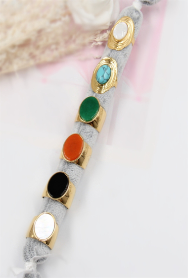 Wholesaler Bellissima - Adjustable stone ring set of 6 pcs on jewelry display