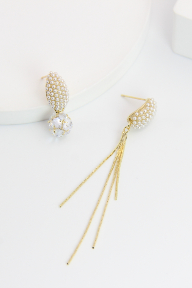 Wholesaler Bellissima - Asymmetrical earring decorated with hypoallergenic pearl