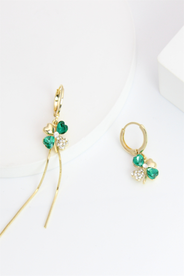 Wholesaler Bellissima - Asymmetrical clover earring decorated with hypoallergenic rhinestones