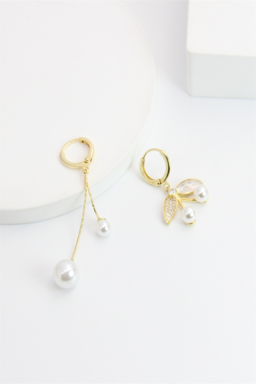 Wholesaler Bellissima - Asymmetrical cherry earring decorated with hypoallergenic pearl