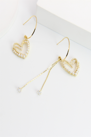 Wholesaler Bellissima - Asymmetrical heart earring decorated with hypoallergenic pearl