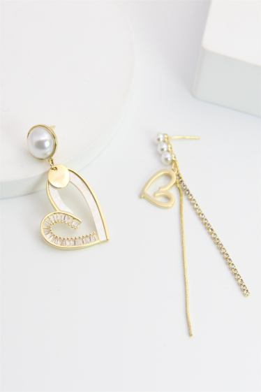 Wholesaler Bellissima - Asymmetrical heart earring decorated with hypoallergenic pearl