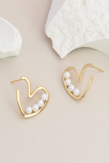Wholesaler Bellissima - Heart earring decorated with hypoallergenic pearl