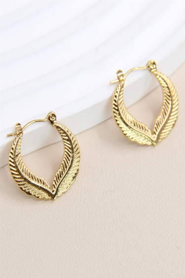 Wholesaler Bellissima - Leaf design hoop earring with secure stainless steel attachment