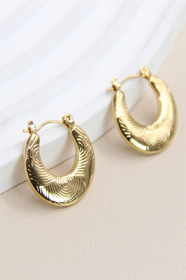 Wholesaler Bellissima - Creole earring engraved with wavy and linear pattern in stainless steel