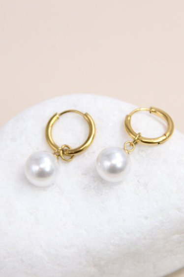 Wholesaler Bellissima - Lustrous pearl hoop earring in stainless steel