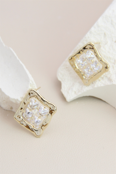 Wholesaler Bellissima - Square design earring adorned with hypoallergenic crystal