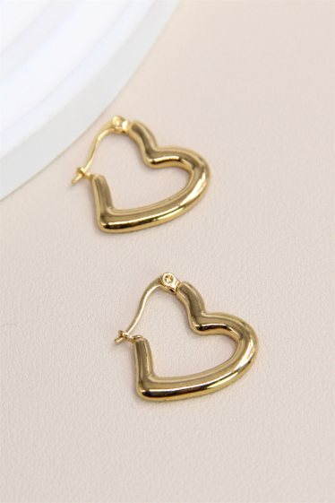 Wholesaler Bellissima - Heart design earring with secure stainless steel attachment