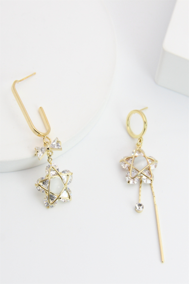 Wholesaler Bellissima - Asymmetrical star earring adorned with hypoallergenic crystal