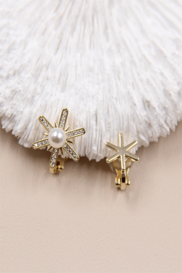 Wholesaler Bellissima - Asymmetrical star earring adorned with clip-on pearl
