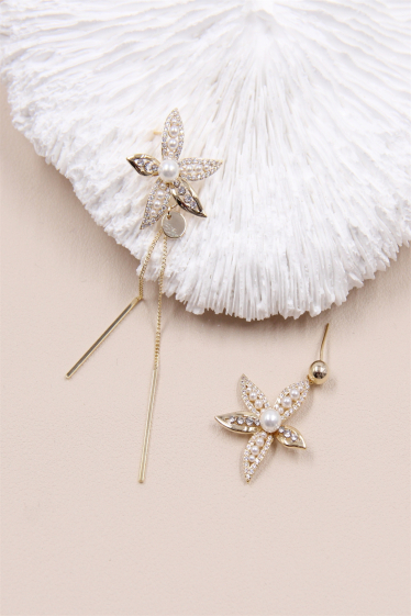 Wholesaler Bellissima - Asymmetrical flower earring decorated with pearl and rhinestones