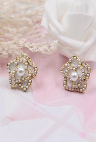 Wholesaler Bellissima - Camellia flower pearl clip-on earring