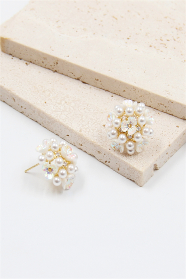 Wholesaler Bellissima - Flower earring decorated with pearl and hypoallergenic rhinestones