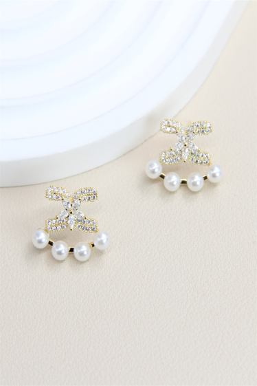 Wholesaler Bellissima - Rhinestone flower earring decorated with hypoallergenic pearl