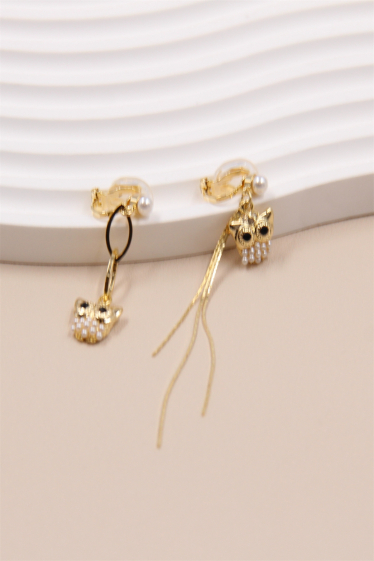 Wholesaler Bellissima - Asymmetrical crystal-embellished owl clip-on earring