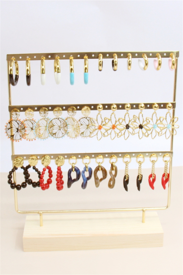 Wholesaler Bellissima - Earring set of 18 pairs in stainless steel on jewelry display