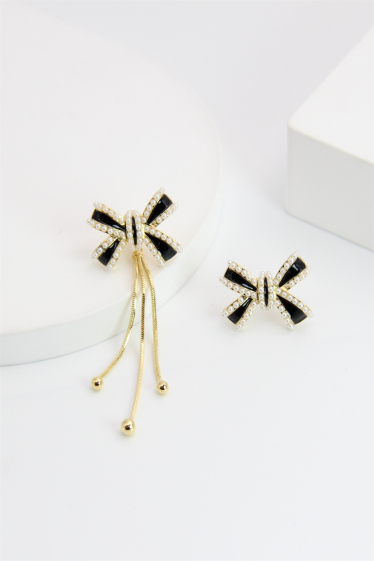 Wholesaler Bellissima - Asymmetrical bow tie earring adorned with hypoallergenic pearl